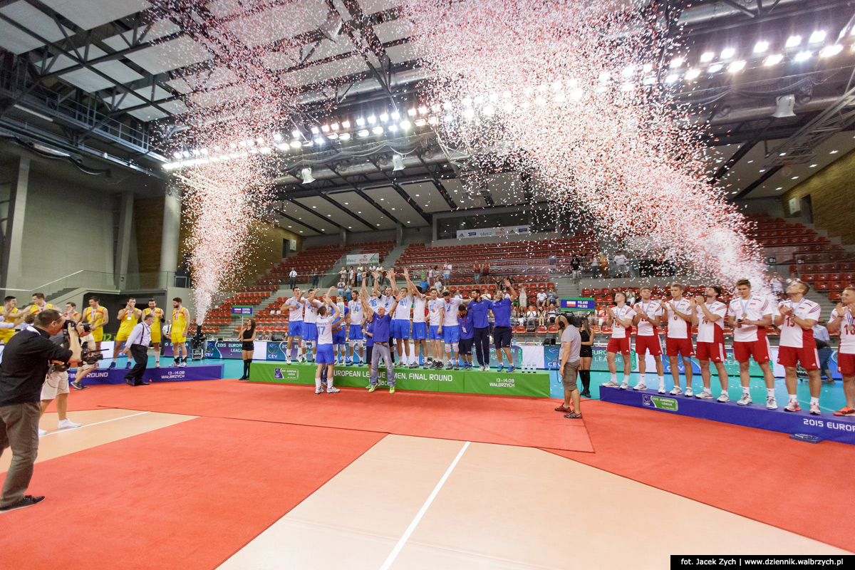 Finał Ligi Europejskiej Final Four w siatkówce mężczyzn - dekoracja zwycięzców. Wałbrzych, sierpień 2015. Fot. Jacek Zych