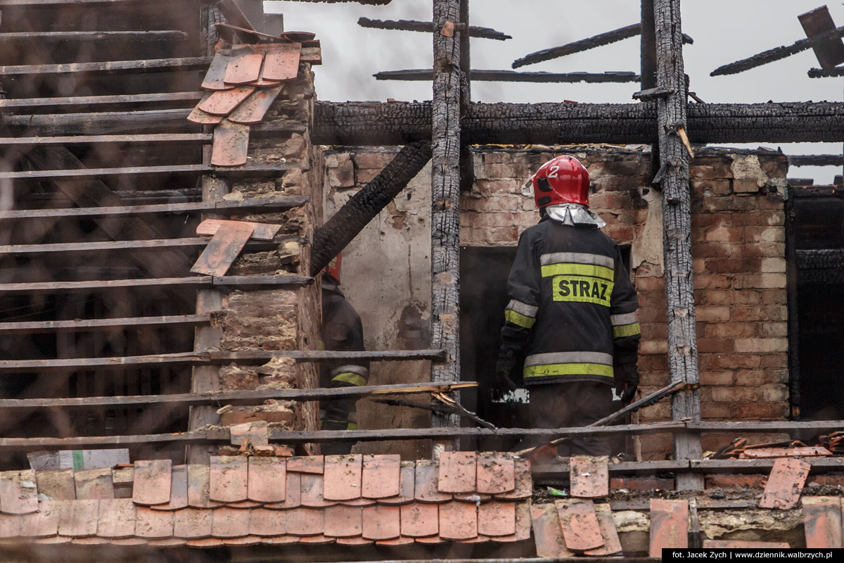 13.03.2016 Wałbrzych, Pożar na ulicy Wyszyńskiego w Wałbrzychu. fot. Jacek Zych / Dziennik Wałbrzych