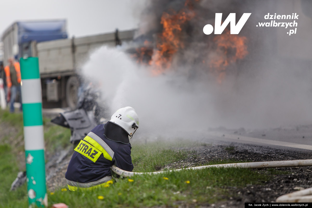 15.04.2016 Okolice Świdnicy. Tragiczny wypadek na drodze krajowej nr 5 w okolicach Świdnicy (dolnośląskie) fot. Jacek Zych / FORUM