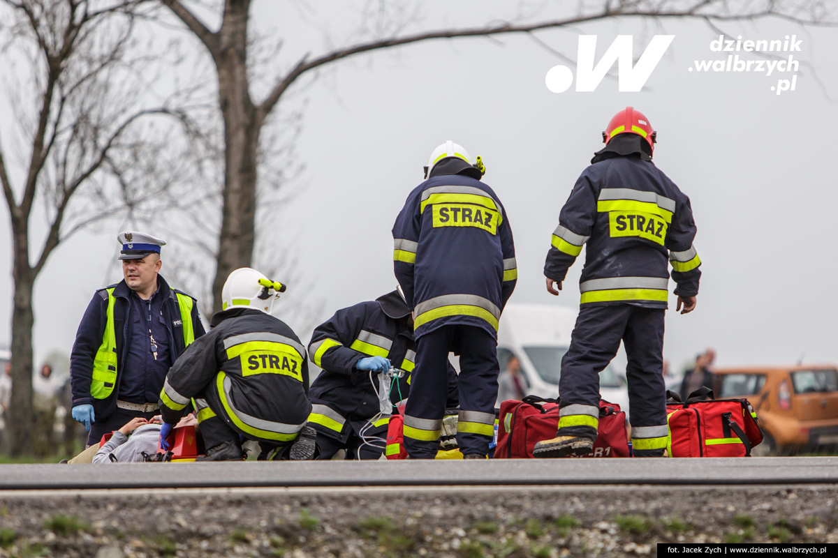 15.04.2016 Okolice Świdnicy. Tragiczny wypadek na drodze krajowej nr 5 w okolicach Świdnicy (dolnośląskie) fot. Jacek Zych / FORUM