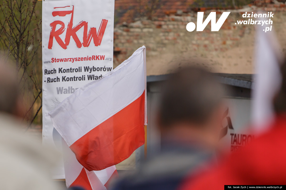 23.04.2016 Wałbrzych. Wiec Ruchu Kontroli Wyborów. fot. Jacek Zych / Dziennik Wałbrzych