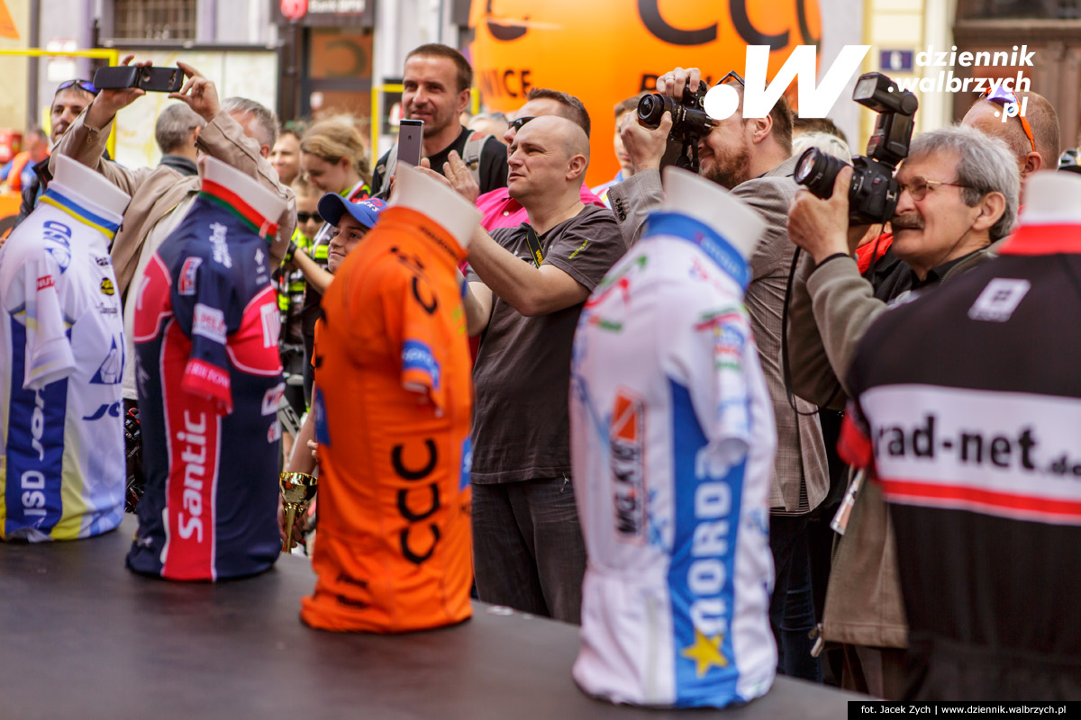 8.05.2016 Wałbrzych. Start trzeciego etapu CCC Tour Grody Piastowskie. fot. Jacek Zych / Dziennik Wałbrzych