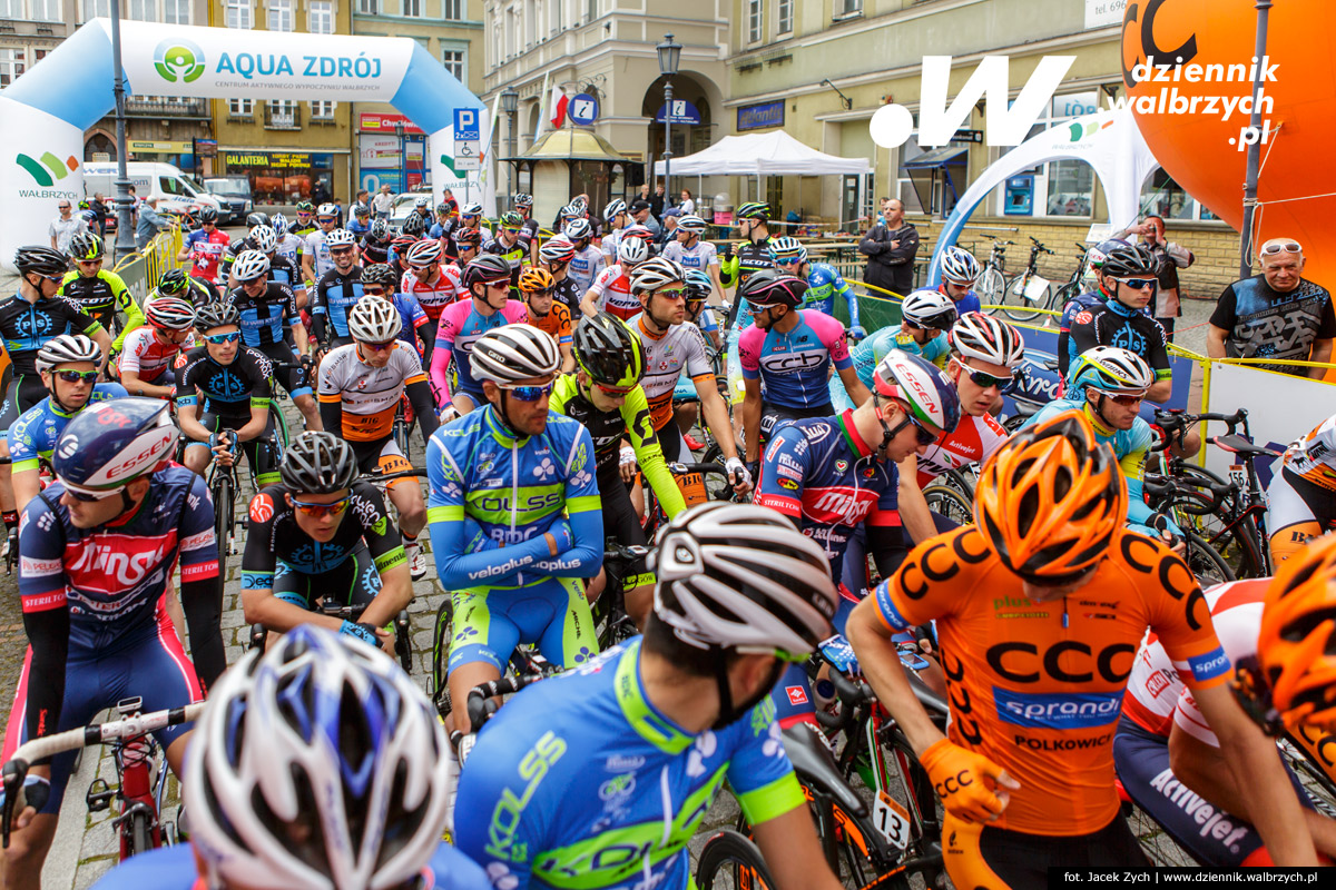 8.05.2016 Wałbrzych. Start trzeciego etapu CCC Tour Grody Piastowskie. fot. Jacek Zych / Dziennik Wałbrzych