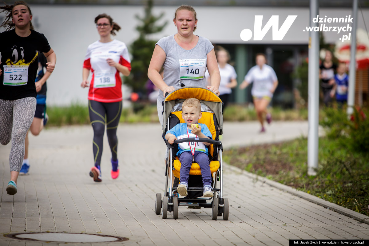 21.05.2016 Wałbrzych. Zorganizowana przez spółkę Aqua Zdrój impreza rekreacyjna z cyklu Polska Biega. fot. Jacek Zych / Dziennik Wałbrzych