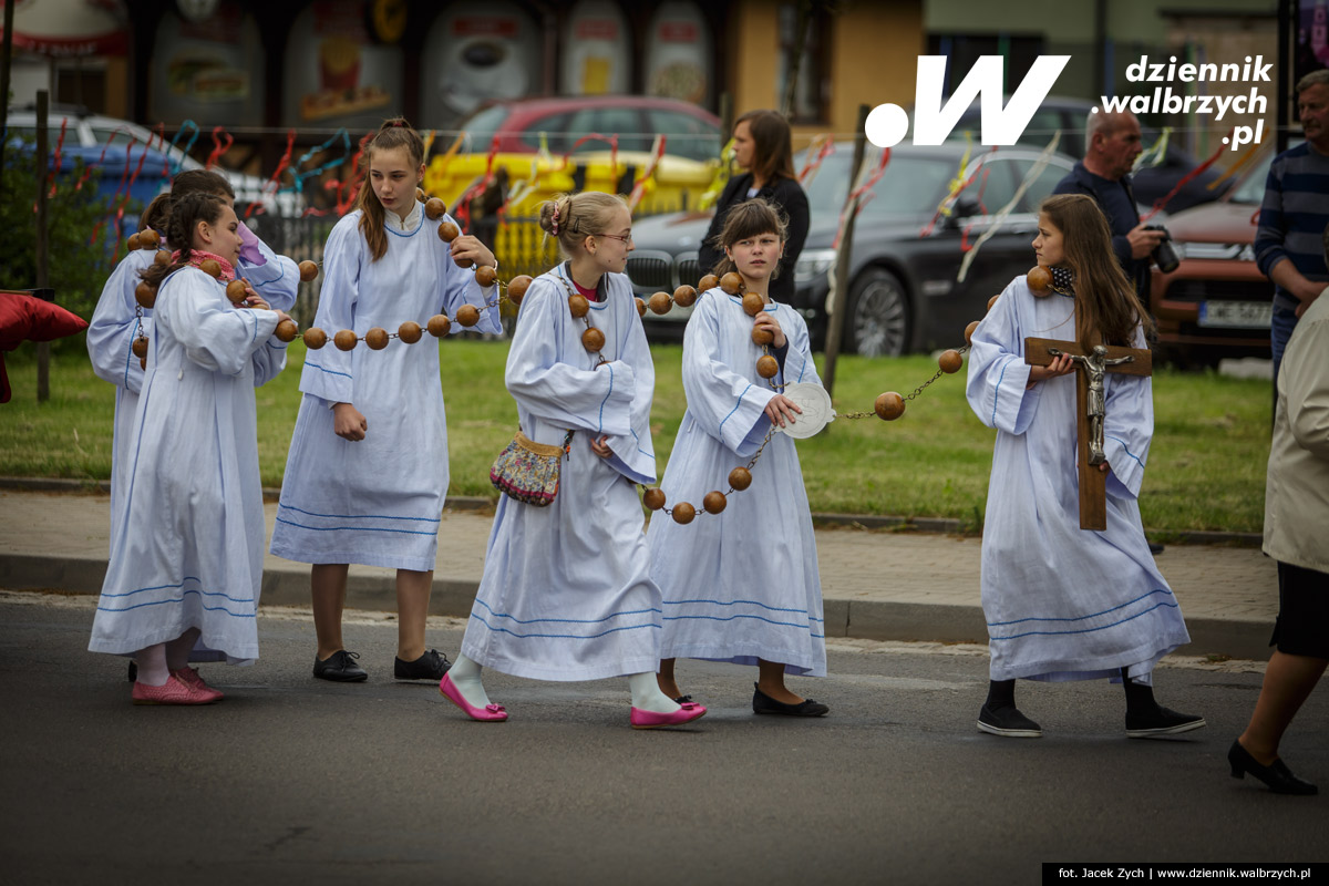 26.05.2016 Krzeszów. Kilkuset wiernych z Dolnego Śląska wzięło udział w tradycyjnej procesji Bożego Ciała w Sanktuarium Matki Bożej Łaskawej w Opactwie Cystersów w Krzeszowie. fot. Jacek Zych / Dziennik Wałbrzych