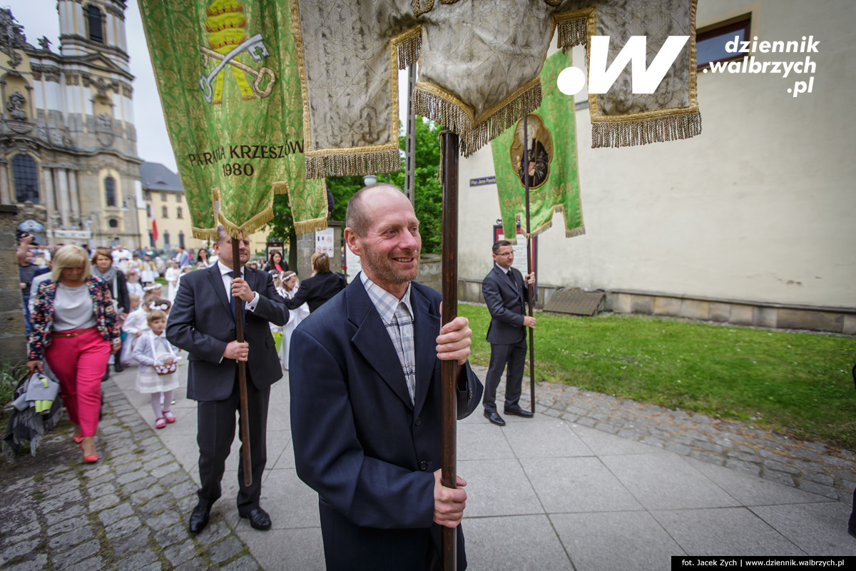 26.05.2016 Krzeszów. Kilkuset wiernych z Dolnego Śląska wzięło udział w tradycyjnej procesji Bożego Ciała w Sanktuarium Matki Bożej Łaskawej w Opactwie Cystersów w Krzeszowie. fot. Jacek Zych / Dziennik Wałbrzych