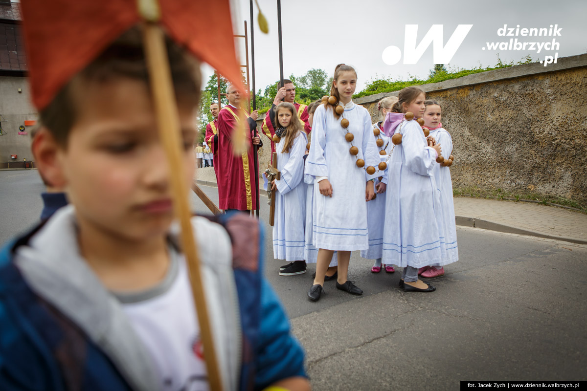 26.05.2016 Krzeszów. Kilkuset wiernych z Dolnego Śląska wzięło udział w tradycyjnej procesji Bożego Ciała w Sanktuarium Matki Bożej Łaskawej w Opactwie Cystersów w Krzeszowie. fot. Jacek Zych / Dziennik Wałbrzych