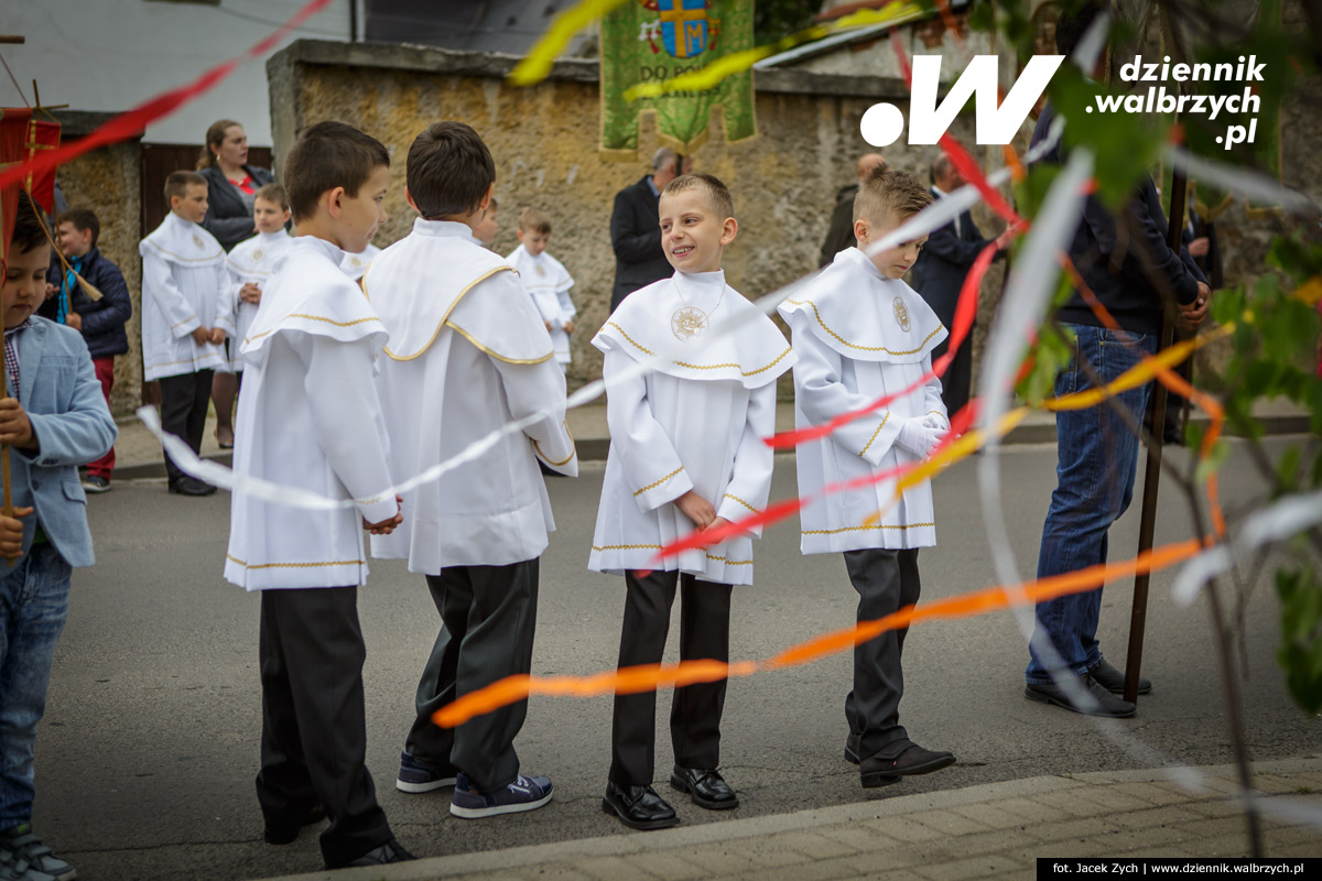 26.05.2016 Krzeszów. Kilkuset wiernych z Dolnego Śląska wzięło udział w tradycyjnej procesji Bożego Ciała w Sanktuarium Matki Bożej Łaskawej w Opactwie Cystersów w Krzeszowie. fot. Jacek Zych / Dziennik Wałbrzych