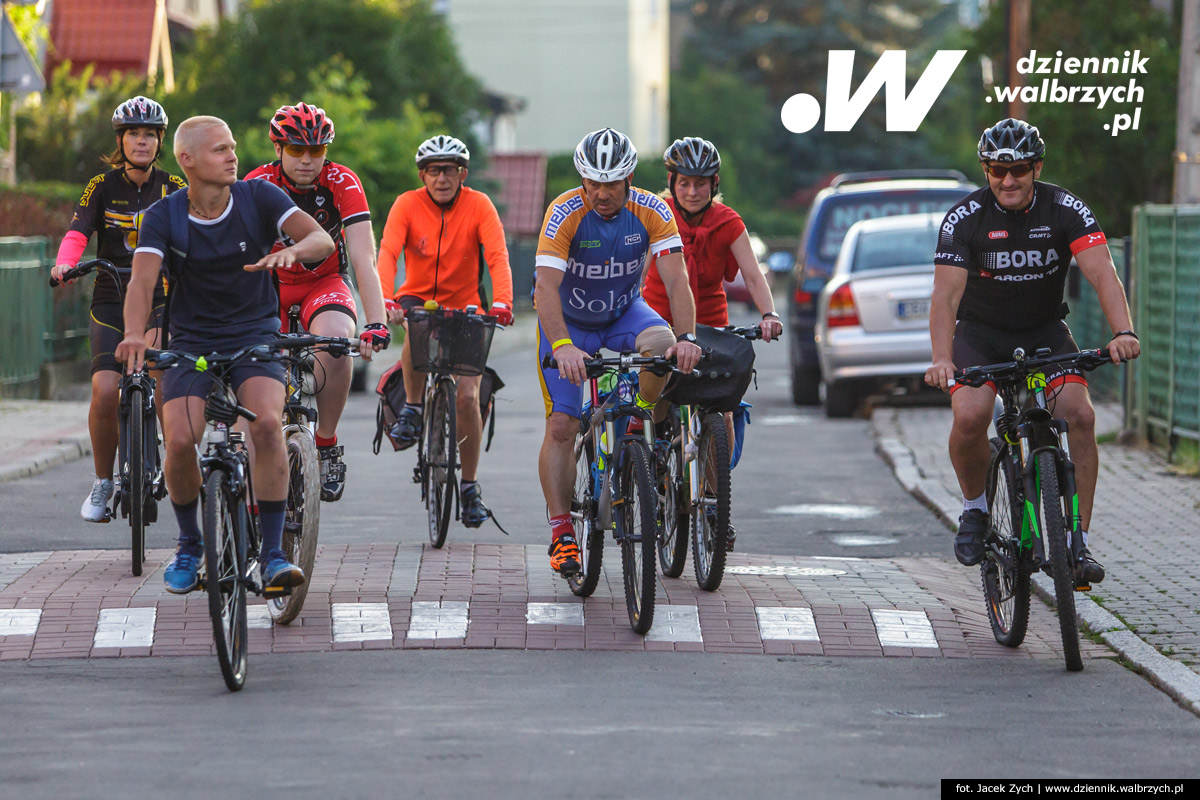 28.06.206 Wałbrzych. Mieszkańcy Wałbrzycha odkupili rower młodemu Finowi, okradzionemu dzień wcześniej pod jednym z pensjonatów w Śródmieściu. fot. Jacek Zych / Dziennik Wałbrzych