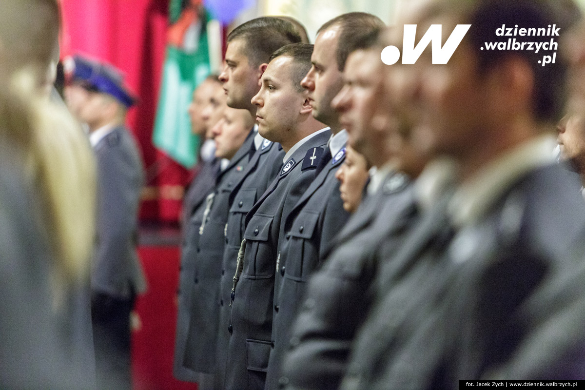 11.07.2016 Wałbrzych, Z okazji święta policji komendant wojewódzki Policji we Wrocławiu insp. Arkadiusz Golanowski oraz komendant miejski Policji w Wałbrzychu insp. Andrzej Basztura wręczyli nominacje na stopnie oficerskie i podoficerskie. fot. Jacek Zych / Dziennik Wałbrzych