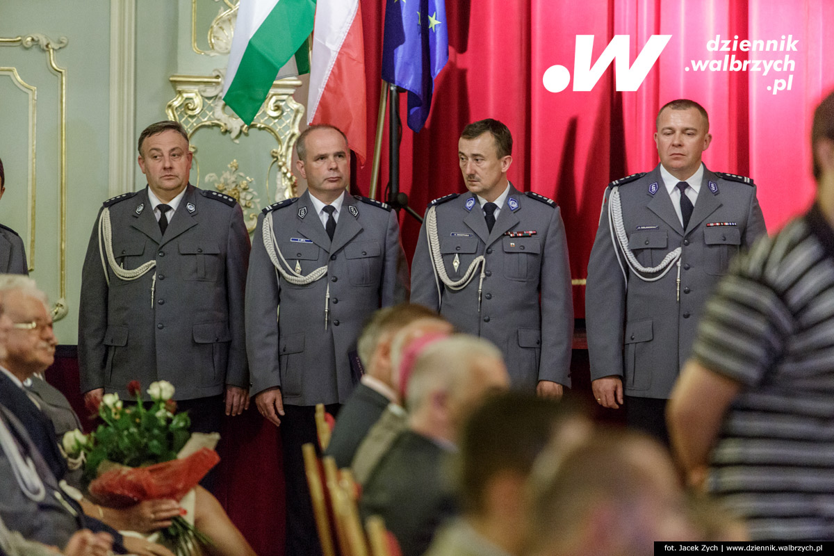 11.07.2016 Wałbrzych, Z okazji święta policji komendant wojewódzki Policji we Wrocławiu insp. Arkadiusz Golanowski oraz komendant miejski Policji w Wałbrzychu insp. Andrzej Basztura wręczyli nominacje na stopnie oficerskie i podoficerskie. fot. Jacek Zych / Dziennik Wałbrzych