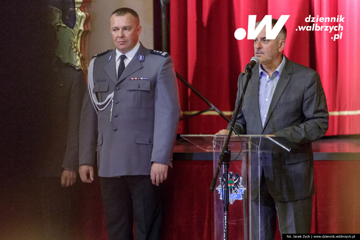 11.07.2016 Wałbrzych, Z okazji święta policji komendant wojewódzki Policji we Wrocławiu insp. Arkadiusz Golanowski oraz komendant miejski Policji w Wałbrzychu insp. Andrzej Basztura wręczyli nominacje na stopnie oficerskie i podoficerskie. fot. Jacek Zych / Dziennik Wałbrzych