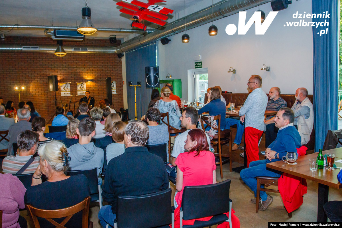 15.07.2016. Jedlina-Zdrój. W ramach 2. Festiwalu Gitrowego w Browarze Jedlinka w Jedlinie-Zdroju zagrał leszek Cichoński fot. Maciej Rymarz / Dziennik Wałbrzych