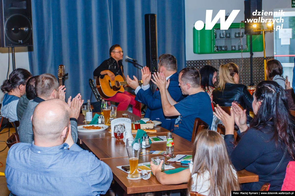 15.07.2016. Jedlina-Zdrój. W ramach 2. Festiwalu Gitrowego w Browarze Jedlinka w Jedlinie-Zdroju zagrał leszek Cichoński fot. Maciej Rymarz / Dziennik Wałbrzych