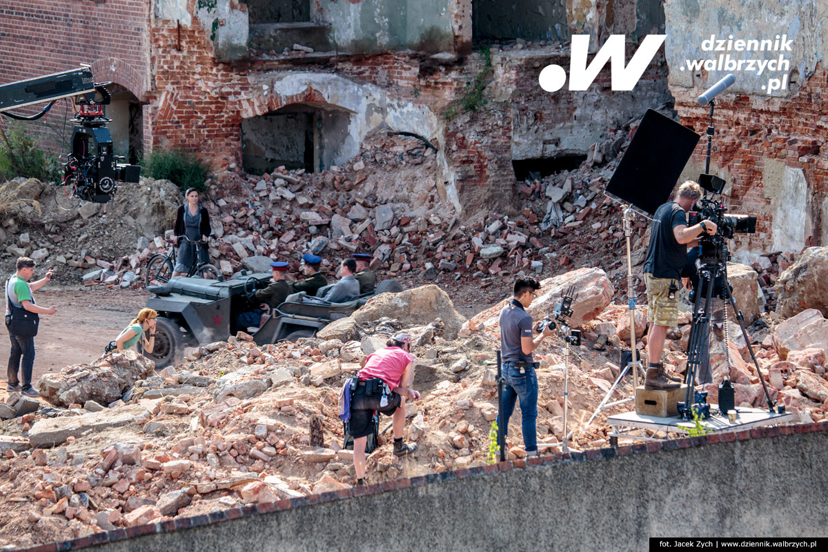 02.09.2016 Świebodzice, Trwają zdjęcia do nowego filmu nagrodzonego Oskarem niemieckiego reżysera Floriana Henckela von Donnersmarcka pt. „Werk ohne Autor” („Work Without Autor”) fot. Jacek Zych / Dziennik Wałbrzych