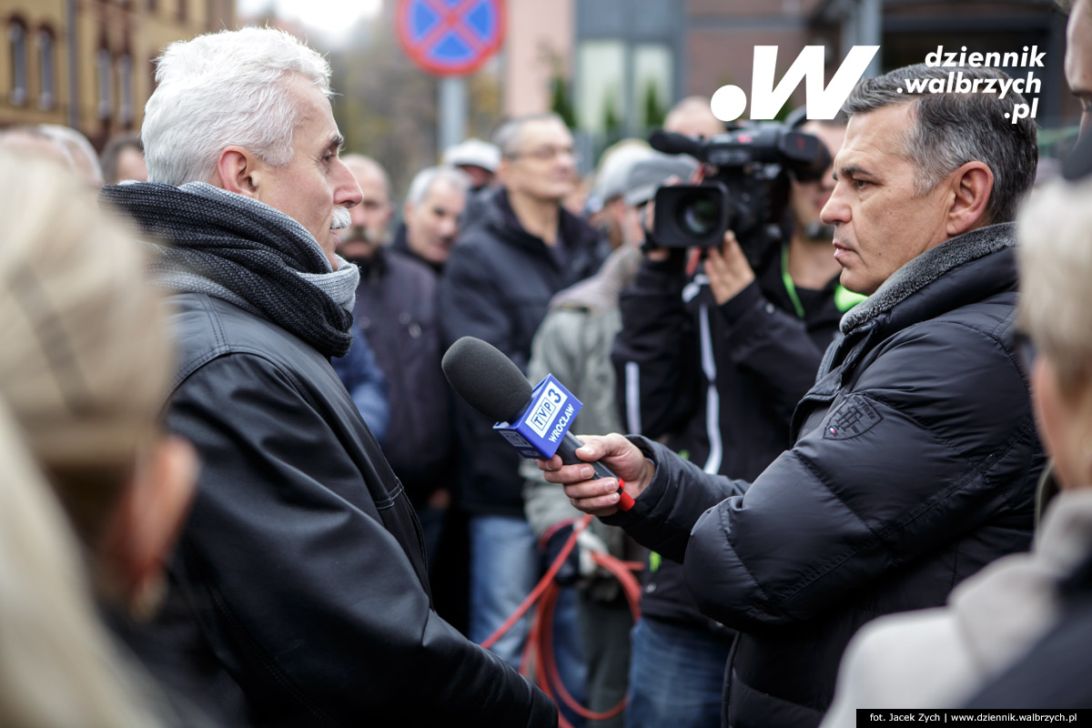 6.11.2016. Wałbrzych. TVP 3 - Głos Regionów spod WAMAGu. fot. Jacek Zych / Dziennik Wałbrzych