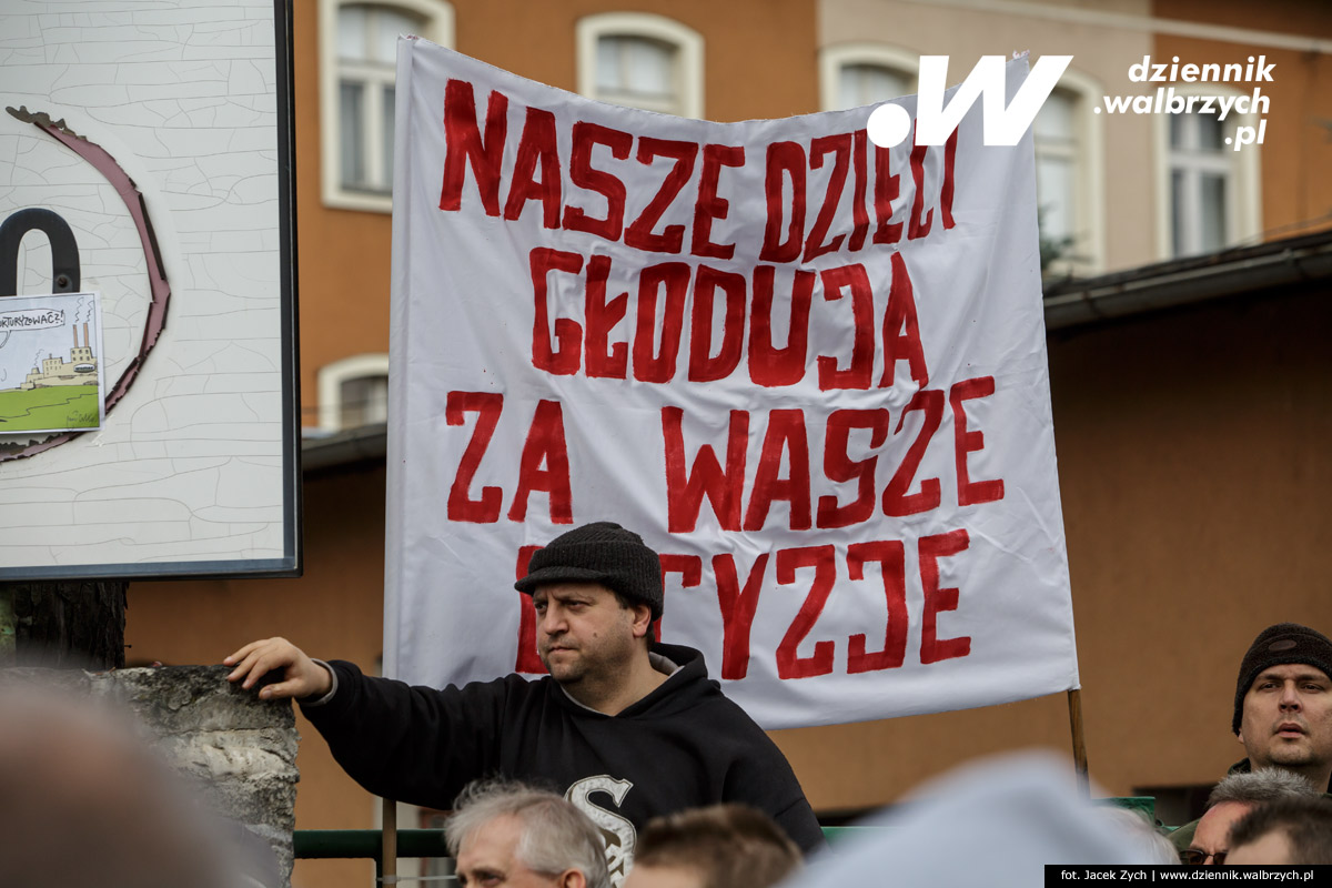 6.11.2016. Wałbrzych. TVP 3 - Głos Regionów spod WAMAGu. fot. Jacek Zych / Dziennik Wałbrzych