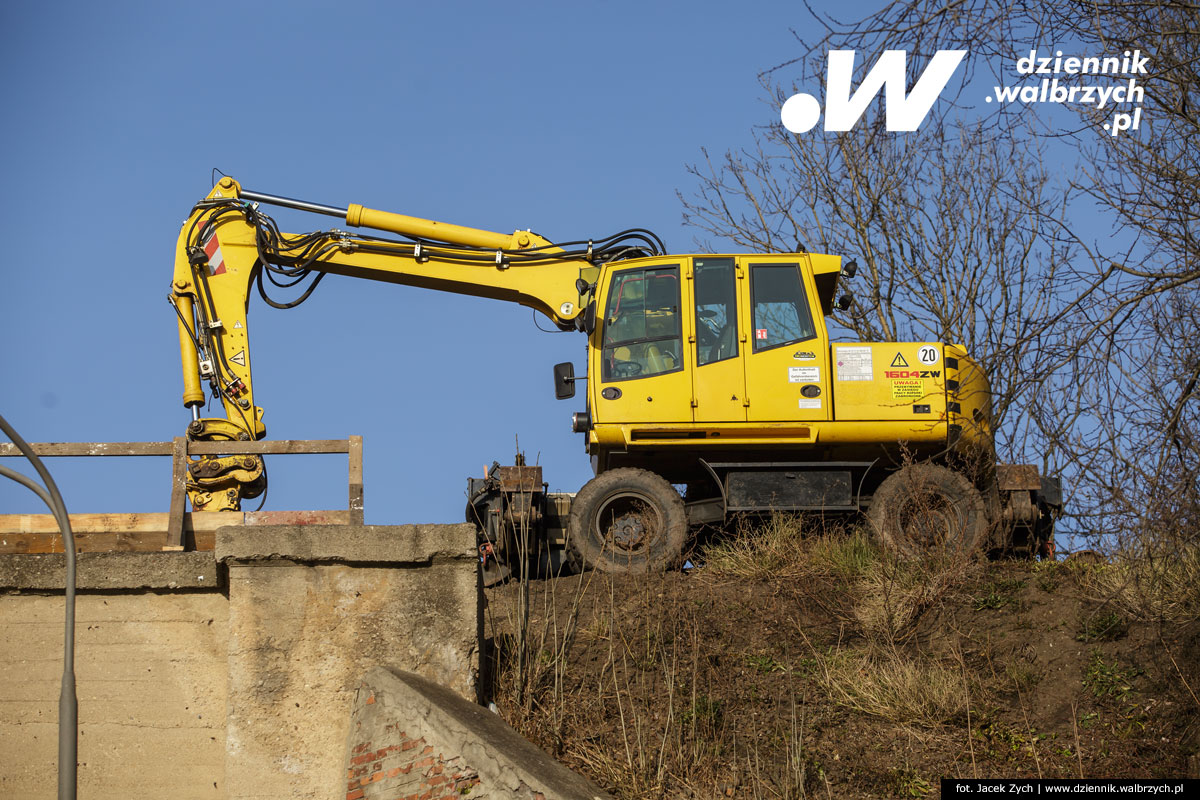 Rozpoczął się remont wiaduktu nad ulicą Wieniawskiego w Wałbrzychu. 23.11.2016, Wałbrzych. fot. Jacek Zych / Dziennik Wałbrzych