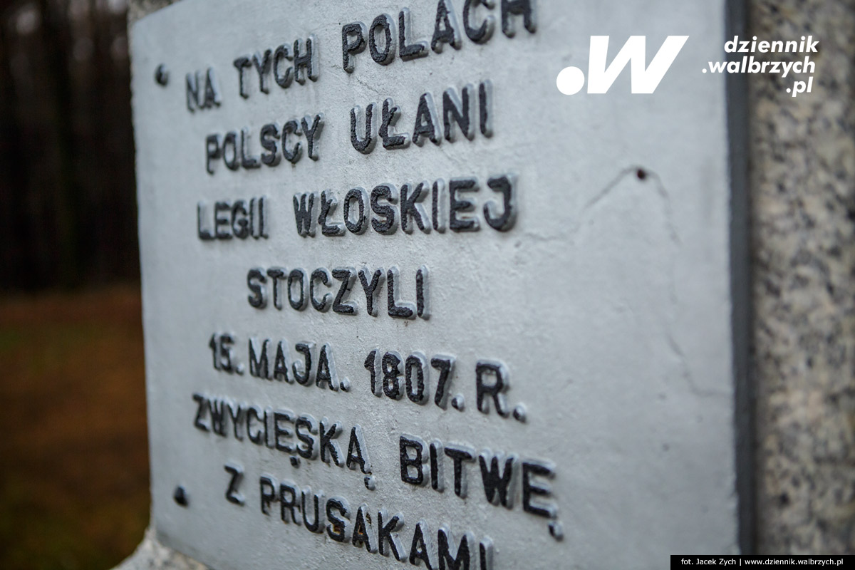26.11.2016. Szczawno-Zdrój. Teren przy pomników Ułanów Legii Nadwiślańskiej. fot. Jacek Zych / Dziennik Wałbrzych