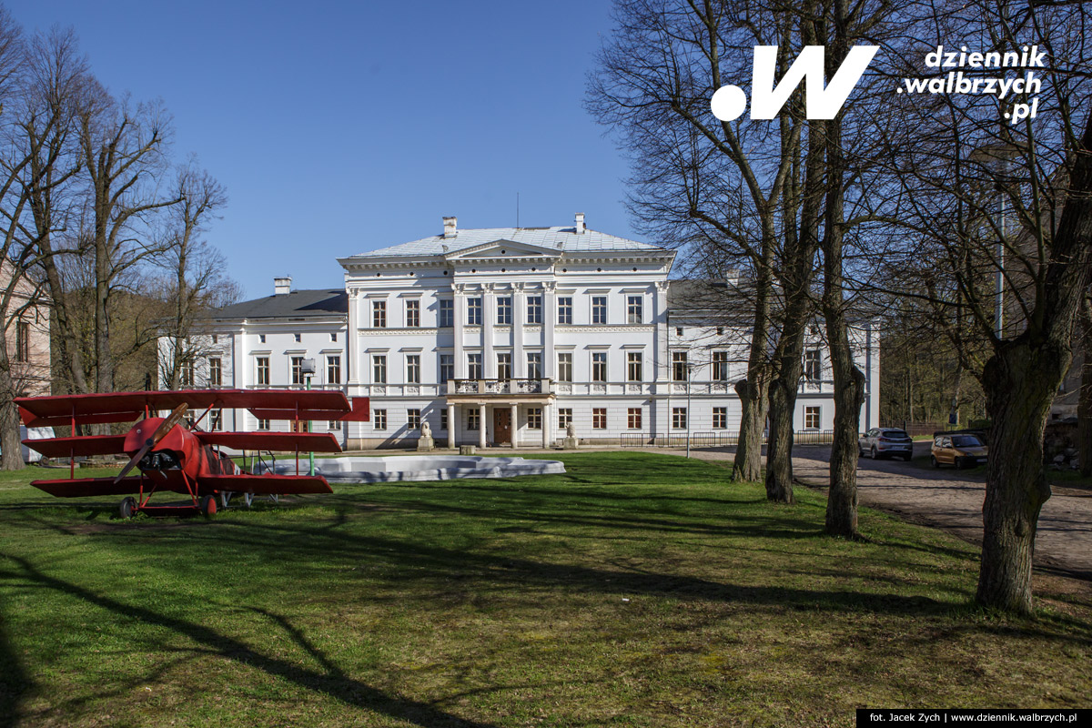 Pałac w Jedlince. 10.04.2017. Fot. Jacek Zych / Dziennik Wałbrzych