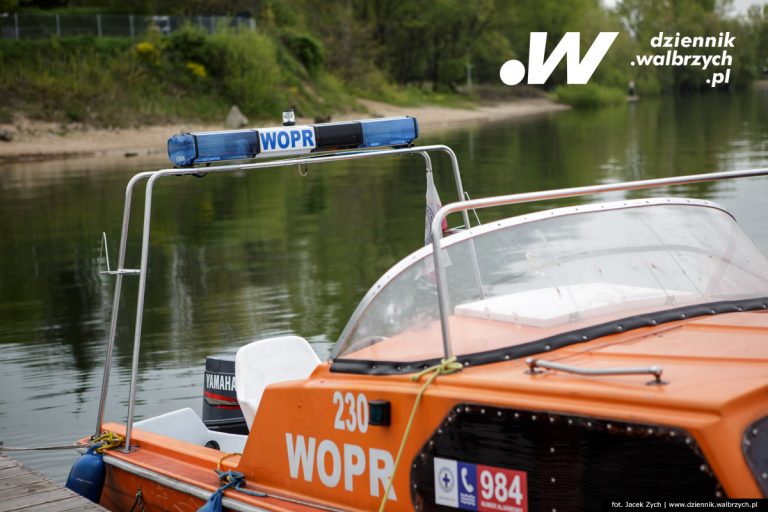 na Zalewie Mietkowskim ratownicy WOPR wspólnie z wędkarzami odnaleźli zwłoki zaginionego kajakarza. Bożygniew, 15.05.2017 fot. Jacek Zych / Dziennik Wałbrzych