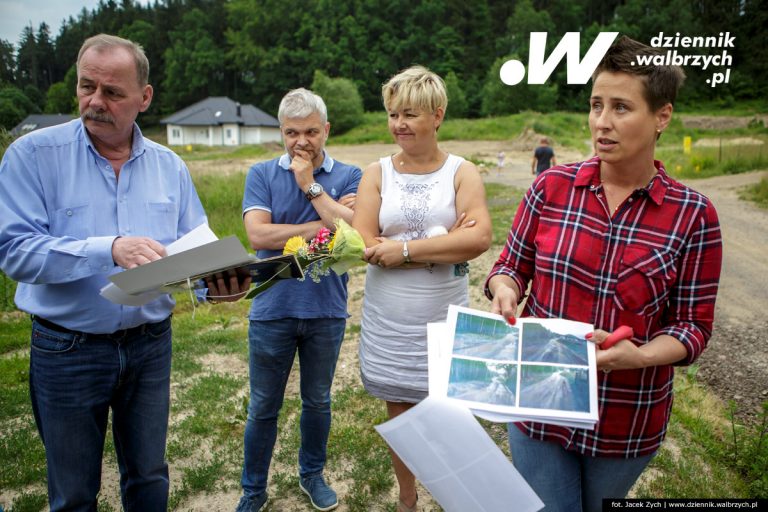 Mieszkańcy ul. A. Oruby walczą o utwadzenie nawierzchni drogi gminnej prowadzącej do ich posesji