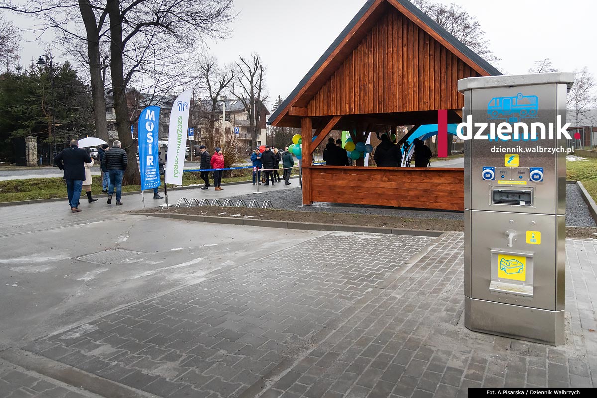 Nowy parking i punkt obsługi turystów w Szczawnie-Zdroju
