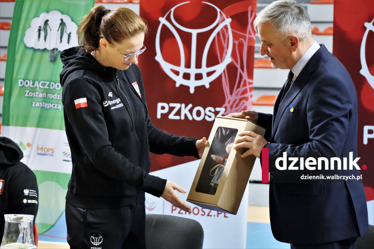 Niezwykła laleczka z Wałbrzycha trafiła do kobiecej reprezentacji Polski w koszykówce