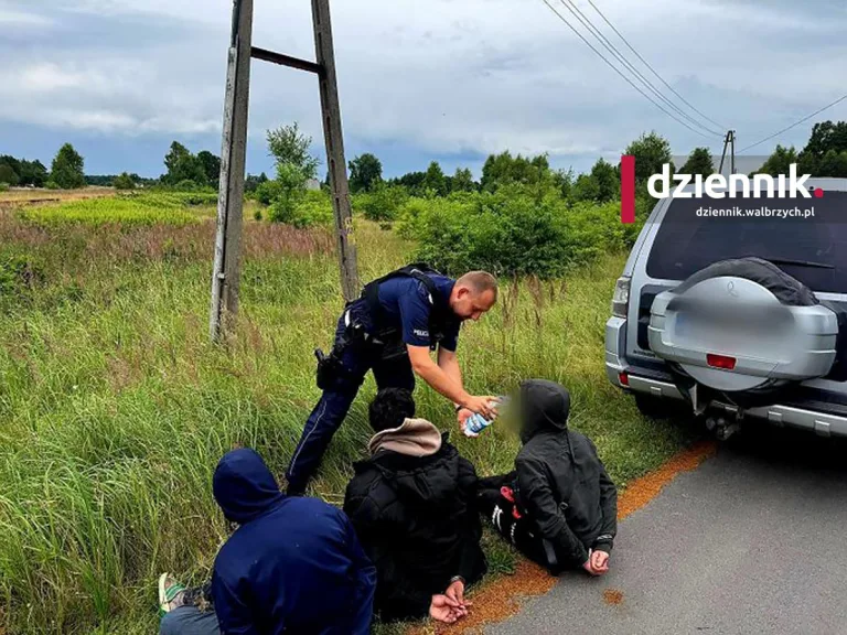 Policjanci zatrzymali Afgańczyków po ucieczce z kontrolowanego przez Straż Graniczną samochodu