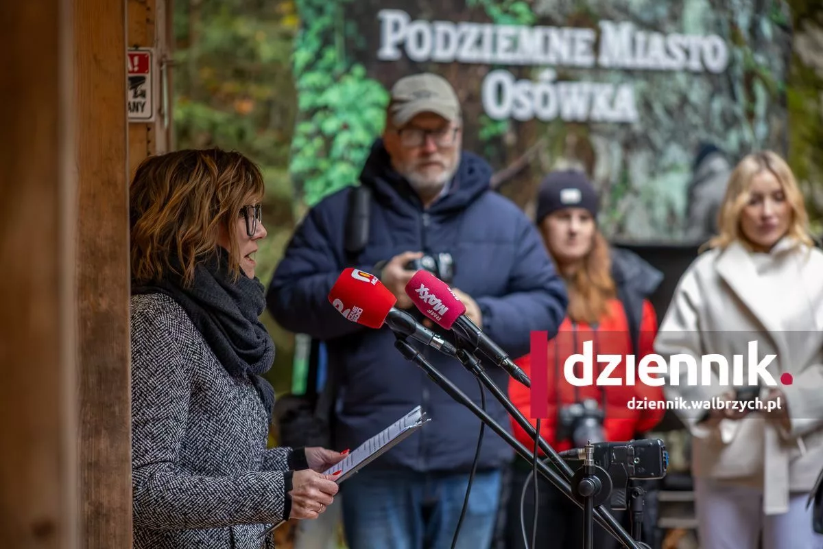 Interaktywna tablica, wirtualny znicz czy specjalna animacja. Nowe elementy ekspozycji w Podziemnym Mieści Osówka