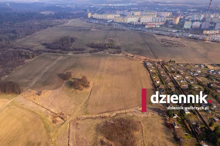 Tysiące paneli słonecznych niemal pod oknami mieszkańców Podzamcza?