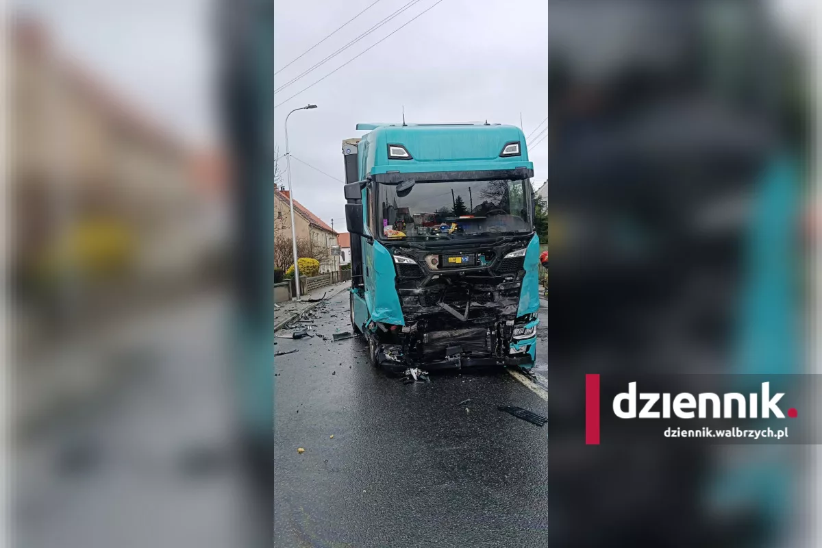 Tragiczna niedziela na krajowej „ósemce”. Nie żyją trzy osoby fot. Komenda Wojewódzka Państwowej Straży Pożarnej we Wrocławiu