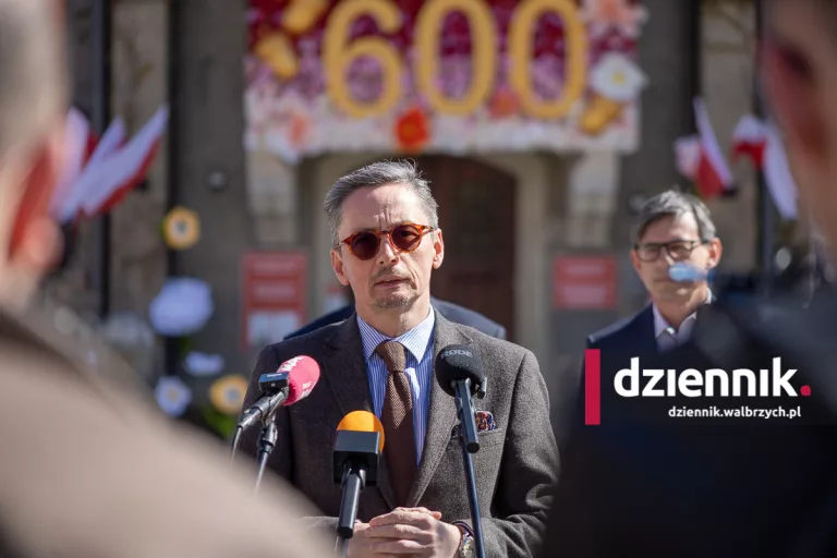 Noc Muzeów w Wałbrzychu. Zwiedzanie ratusza czy techno w Starej Kopalni