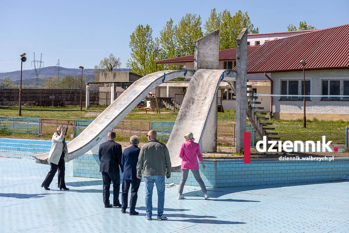 Basen odkryty w Dzierżoniów do przebudowy. Rusza wieloetapowy remont za miliony