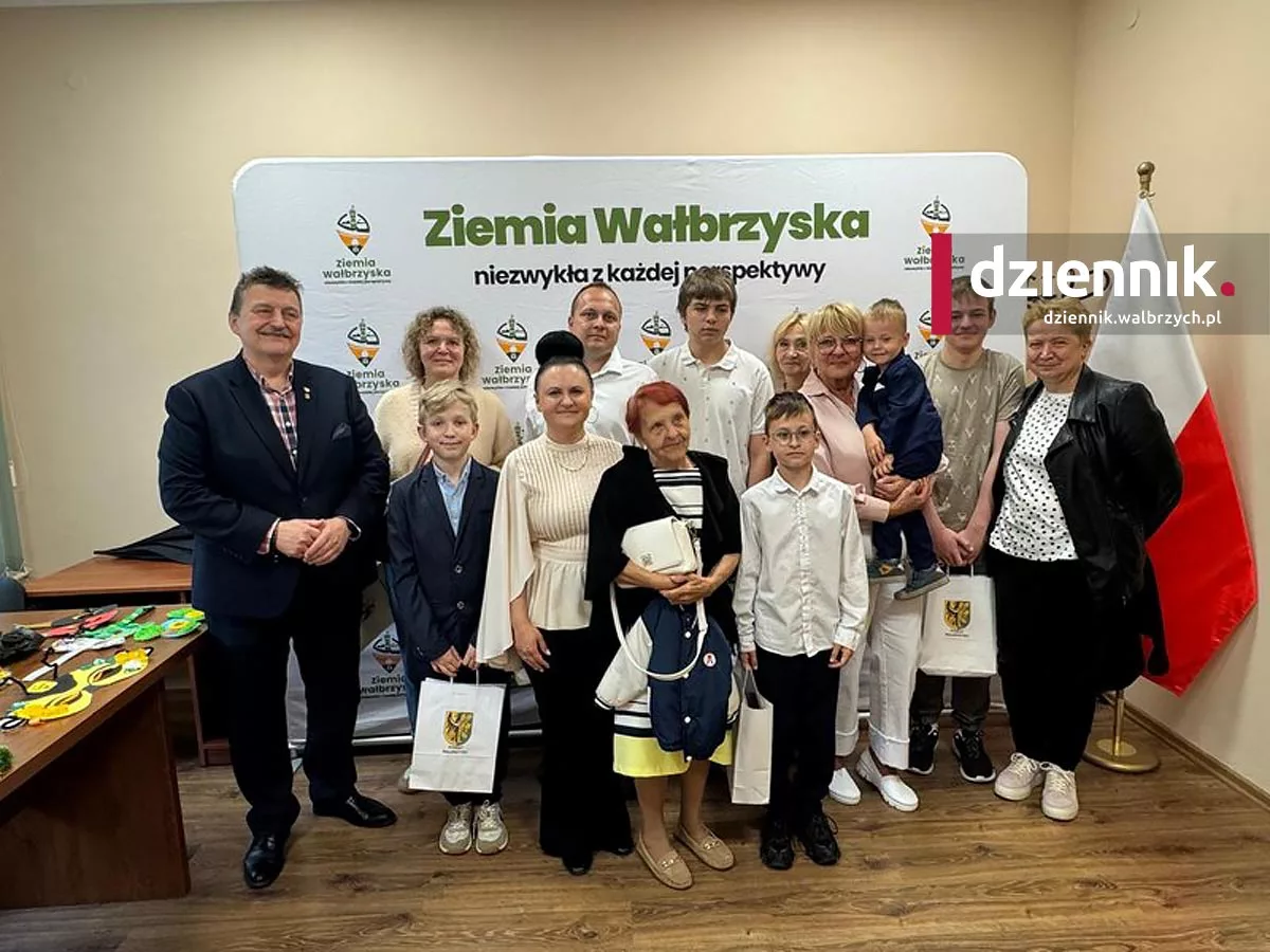 Młodzi ekolodzy nagrodzeni w Starostwie Powiatowym w Wałbrzychu