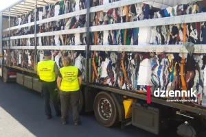 25 ton używanej odzieży z Belgii. Służby udaremniły nielegalny przewóz odpadów fot. materiały prasowe